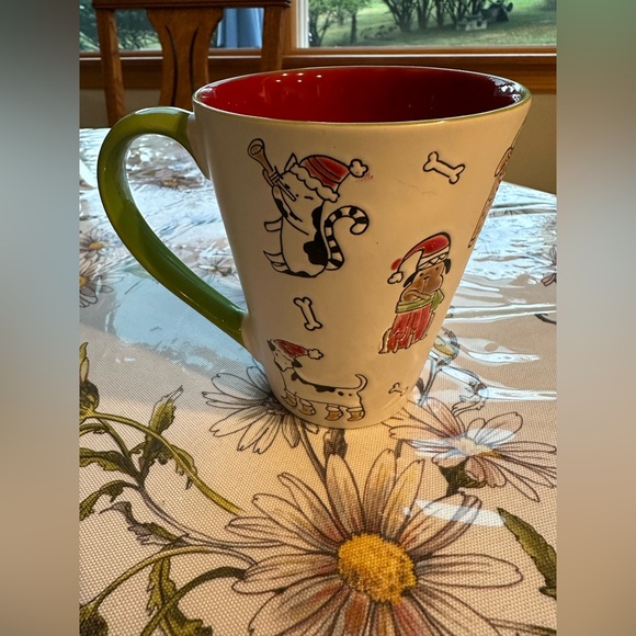 Holiday stoneware coffee mug with cute Cats & Dogs in excellent condition - Picture 1 of 11